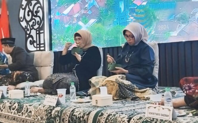 
					Sego takir yang hingga saat ini terus dipertahankan oleh  masyarakat Lumajang.