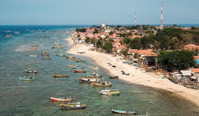 
					NORMAL: Pasokan air bersih ke Pulau Gili Probolinggo kembali normal. (foto: IG anurhadii)
