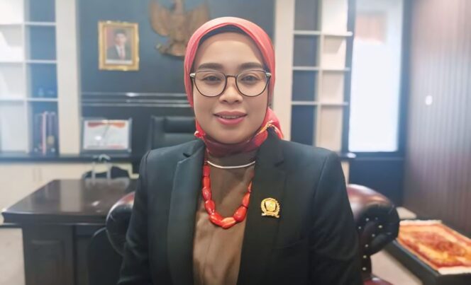 
					DUKUNG: Ketua DPRD Lumajang, Oktafiani, siap dukung program kerja Kapolres Lumajang yang baru. (foto: Asmadi)
