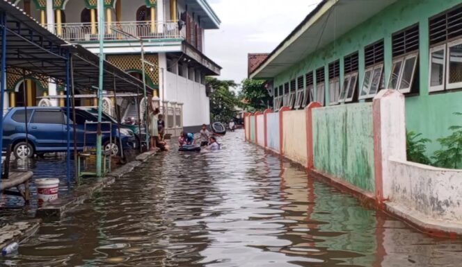 
					Kondisi banjir di Desa Rejoso Lor. 