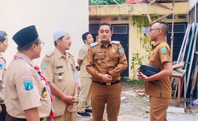 
					Wakil Bupati Lumajang bersama Kadisdikbud.