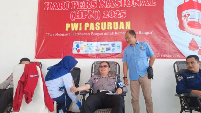 
					Donor darah dalam rangka HPN 2025 yang digelar PWI Pasuruan Raya di Gedung Kesenian Darmoyudo.