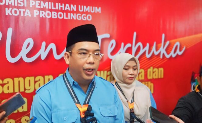 
					EFISIENSI: Wali Kota dan Wakil Wali Kota Probolinggo terpilih, dr. Aminuddin dan Ina Dwi Lestari. (foto: Hafiz Rozani).