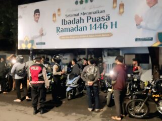 Polisi mengamankan belasan motor dalam razia skala besar di Pasuruan.
