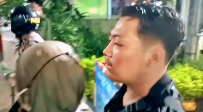 DIPUKULI: Rama Indra, wartawan Beritajatim.com yang jadi korban kekerasan saat meliput demo Tolak UU TNI di Surabaya. (foto: Istimewa)