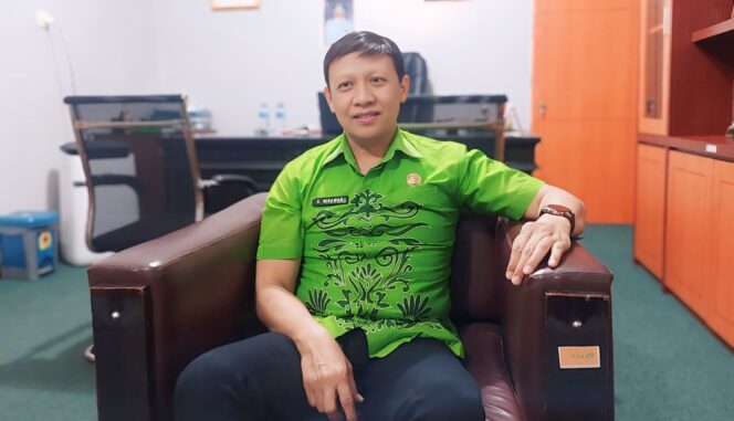 
					Kepala Dinas Perindusterian dan Tenaga Kerja (Disperinaker) Kota Probolinggo, Budiono Wirawan. (foto: Hafiz Rozano).
