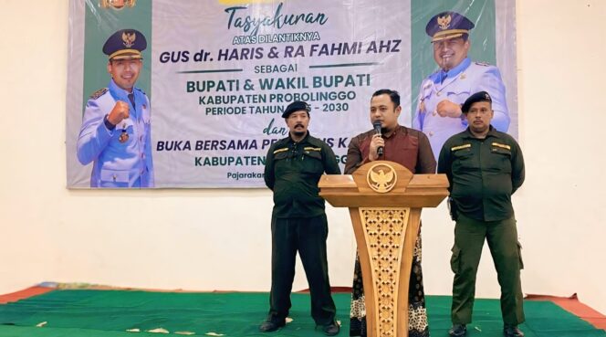 
					APRESIASI: Wakil Bupati Probolinggo, Lora Fahmi, saat memberikan sambutan dalam tasyakuran relawan Karisma. (foto: Ali Ya'lu)
