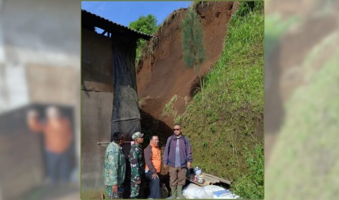 
					LONGSOR: Kondisi rumah warga di Desa  Sariwani, Kecamatan Sukapura, Kabupaten Probolinggo, pasca terjadi tanah longsor. (foto: istimewa).
