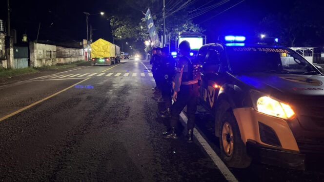 
					PENGAMANAN: Anggota Polres Jember saat melakukan patroli selama bulan Ramadan (foto: Bag. Humas Polres Jember) 