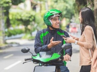 Ilustrasi penyedia jasa ojek online. (Source: Freepik.com) 