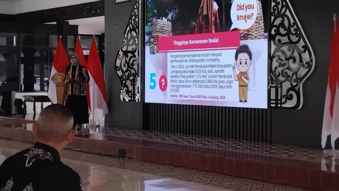 
					Bupati Lumajang saat memaparkan soal Sekolah Rakyat di Pendopo Arya Wiraraja.
