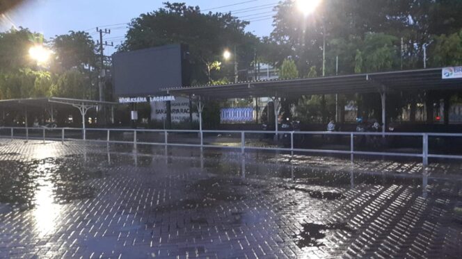 
					Tempat parkir di Polres Pasuruan.
