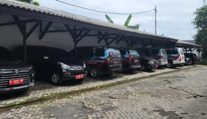 
					DIKANDANGKAN: Sejumlah kendaraan dinas aset Pemkab Probolinggo yang dikandangkan selama libur dan cuti bersamaa Lebaran 2025. (foto: istimewa).