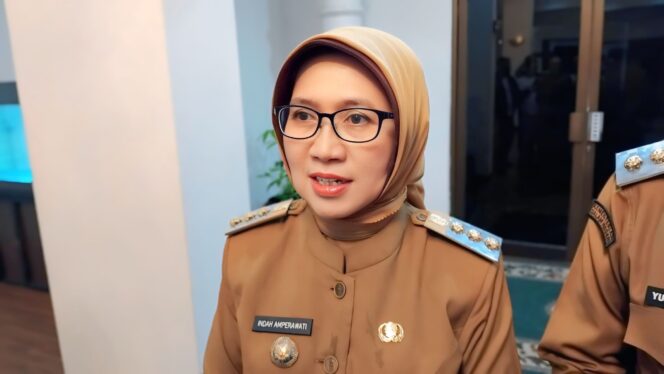 
					Bupati Lumajang, Indah Amperawati telah melaporkan masalah air bersih di daerahnya kepada Menteri Pekerjaan Umum (PU). (foto: Asmadi).