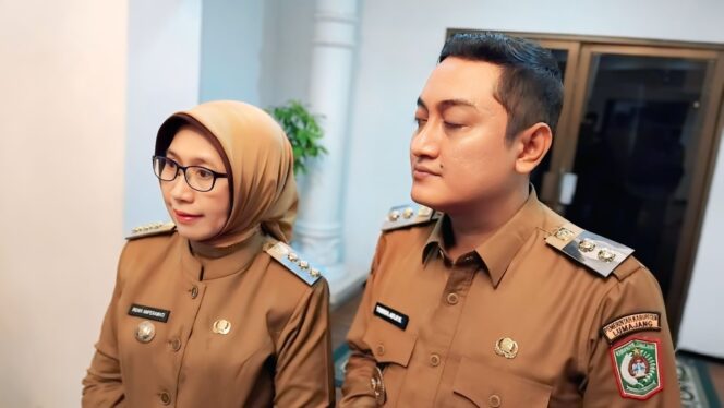 
					Wabup Lumajang, Yudha bersama Bupati Indah.  Foto: Asmadi).