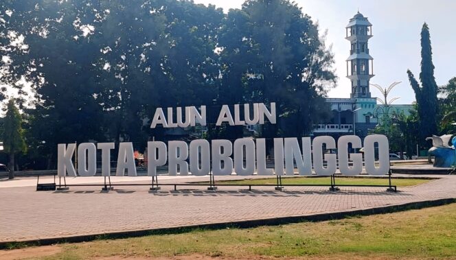 
					DIPOLES: Salah satu spot di kawasan Alun-alun Kota Probolinggo. (foto: Hafiz Rozani).
