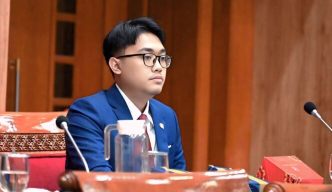 
					SALURKAN BEASISWA: Anggota Komisi X DPR-RI, Moh. Hilman Mufidi atau Gus Hilman, akan salurkan 44 ribu kuota beasiswa bagi pelajar di Probolinggo dan Pasuruan. (foto: Moch. Rochim).