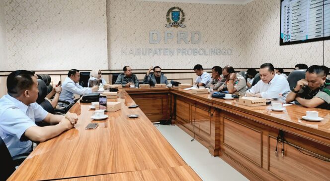 
					RDP: Suasana RDP tentang maraknya kasus pembegalan di ruang Komisi I DPRD Kabupaten Probolinggo, Rabu (23/4/25) siang. (foto: Ali Ya'lu).