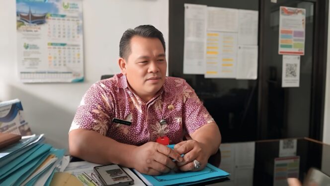 
					Kepala Bidang Perlindungan Anak dan Pelayanan Rehabilitasi Sosial Dinsos, Pemberdayaan Perempuan dan Perlindungan Anak (Dinsos P3A) Kabupaten Lumajang, Darno. (Foto: Asmadi)