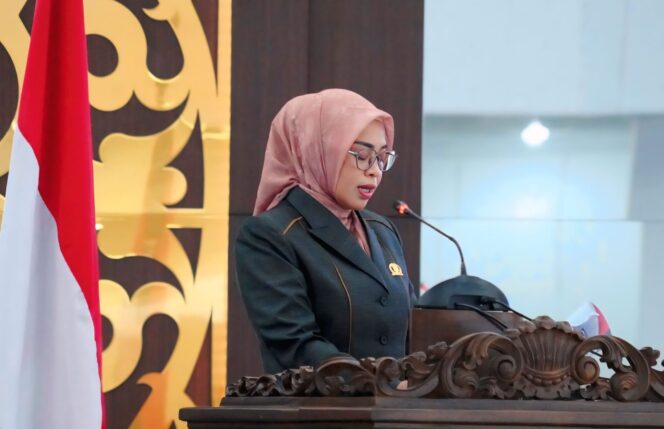
					Ketua DPRD Lumajang, Oktafiyani.