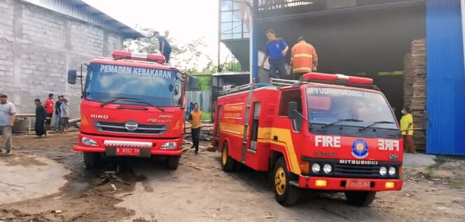 
					Mobil Damkar Lumajang (Foto: Istimewa).
