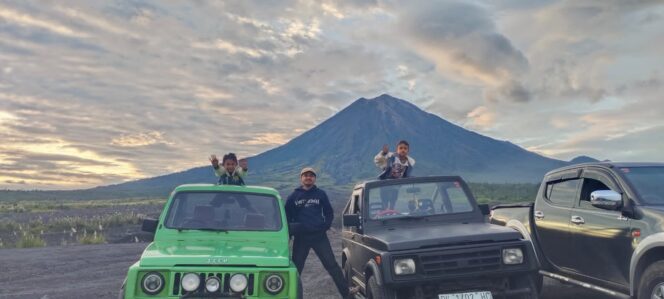 
					Kalpin Adventure Semeru, salah satu penyedia wisata petualangan jeep di kawasan Gunung Semeru (Foto: Asmadi).