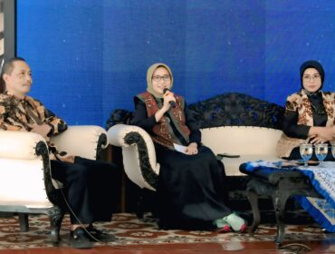 Bupati Lumajang, Indah Amperawati saat memperingati Hari Buruh Internasional.  (Foto: Asmadi).
