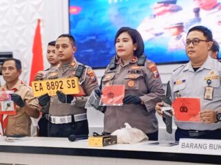 Polres Pasuruan Kota saat menggelar pers rilis kasus tabrak lari yang menewaskan pelajar SMK Jawara. (Foto: M. Rois)

