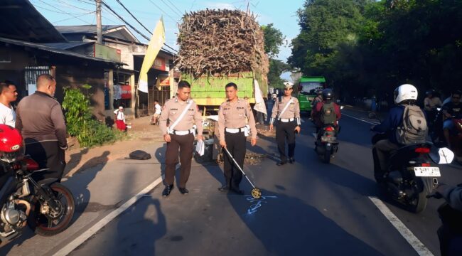 Polisi melakukan olah TKP.