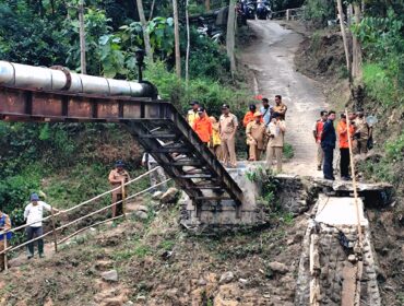 Di antara jembatan yang disurvei oleh tim Pemprov Jatim didampingi BPBD Kabupaten Probolinggo (Foto: Istimewa)
