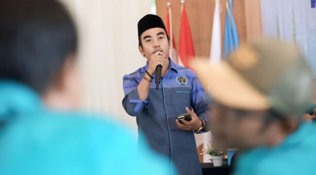 MENANG: Calon Ketua PWI Probolinggo Raya Terpilih, Babul Arifandhie, saat memaparkan visi dan misinya dalam Konferensi III PWI Probolinggo Raya, Rabu (7/5/25) di The Bentar Beach. (foto: Hafiz Rozani).