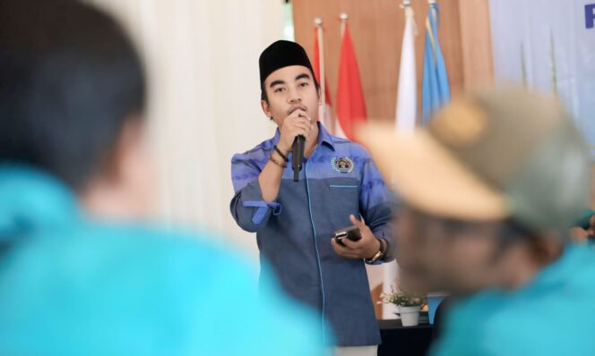 
					MENANG: Calon Ketua PWI Probolinggo Raya Terpilih, Babul Arifandhie, saat memaparkan visi dan misinya dalam Konferensi III PWI Probolinggo Raya, Rabu (7/5/25) di The Bentar Beach. (foto: Hafiz Rozani).