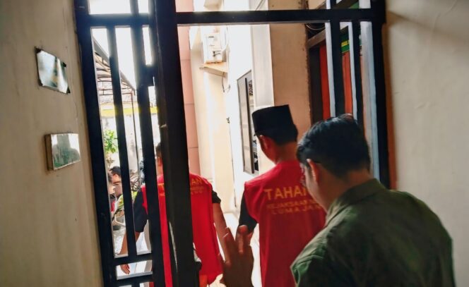 
					Enam terdakwa kasus ganja sudah divonis tapi otaknya masih buron. (Foto: Istimewa).
