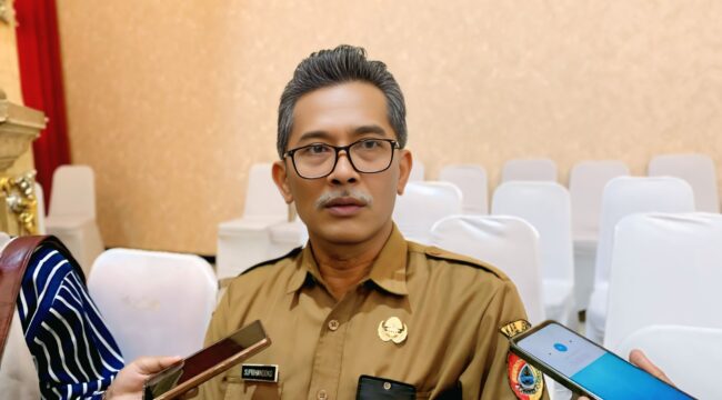 Kepala Dinas Tenaga Kerja (Disnaker) Kab. Jember, Suprihandoko. (foto: M. Abd. Rozaq Mubarok).
