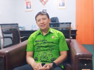 Kepala Dinas Perindustrian dan Tenaga Kerja (Disperinaker) Kota Probolinggo, Budiono Wirawan. (foto: Hafiz Rozani).