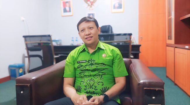 Kepala Dinas Perindustrian dan Tenaga Kerja (Disperinaker) Kota Probolinggo, Budiono Wirawan. (foto: Hafiz Rozani).