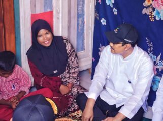 Menteri Sosial Saifullah Yusuf (Gus Ipul) saat meninjau langsung kondisi rumah calon siswa Sekolah Rakyat di Kota Pasuruan.