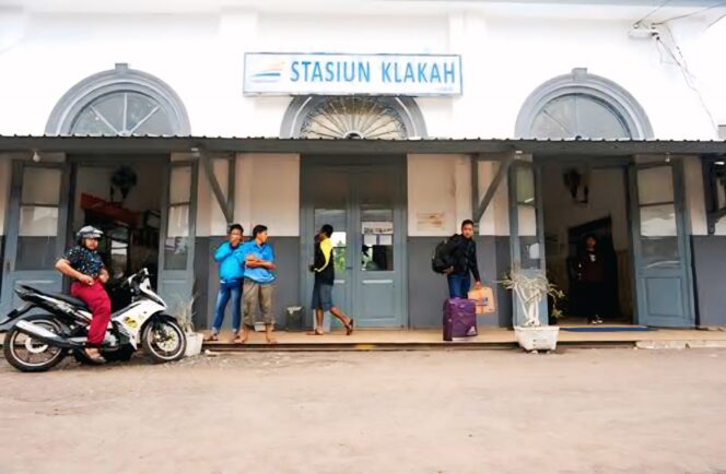 
					Stasiun Kereta Api Klakah (Foto: Istimewa).
