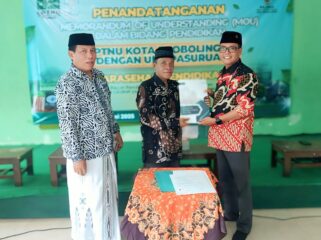 Ketua NU Kota Probolinggo, KH. Arba'in Hasan, bersama ketua LPTNU Gus Izul Islam, serta Rektor UNU Pasuruan dr. Amar Abu Hasan usai penandatanganan MOU
