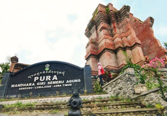 
					Aktivitas di Pura Mandhara Giri Semeru Agung.