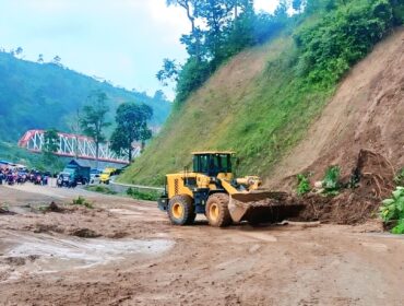 Jalur Piket Nol yang menghubungkan Lumajang - Malang tertimbun tanah longsor pada Kamis malam, 22 Mei 2025, tepatnya di kilometer 59.