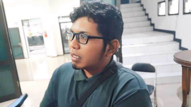
					Ahmad Sidik Salah satu warga Dusun Kalibanter saat ditemui di kantor DPRD Lumajang (Asmadi).
