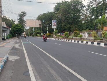 SASARAN: Jalan Soekarno Hatta menjadi salah satu ruas jalan yang bakal dipoles oleh Pemkot Probolinggo. (foto: Hafiz Rozani).
