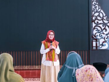 Bupati Lumajang Indah Amperawati, memperluas jangkauan perlindungan jaminan sosial (Foto: Asmadi).