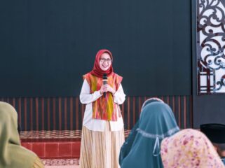 Bupati Lumajang Indah Amperawati, memperluas jangkauan perlindungan jaminan sosial (Foto: Asmadi).
