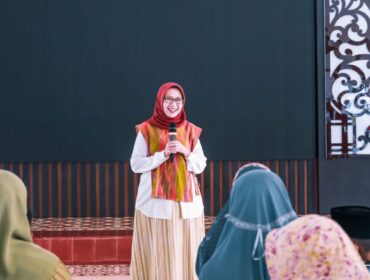 Bupati Lumajang Indah Amperawati, memperluas jangkauan perlindungan jaminan sosial (Foto: Asmadi).