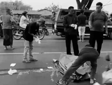 Tangkapan layar video pasca kecelakaan maut yang menewaskan pemotor di jalur Pantura Rejoso, Kabupaten Pasuruan, Minggu (4/5/25) sore.