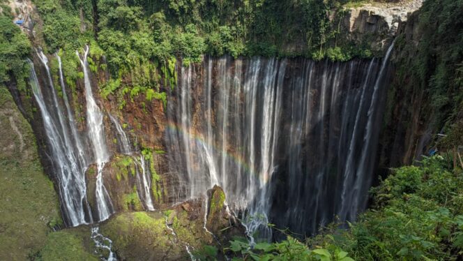 
					Tumpak Sewu, salah satu objek wisata di Kabupaten Lumajang  (Foto: Asmadi).