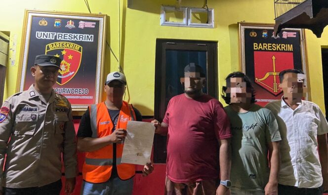 
					Kasus jukir liar akhirnya diselesaikan secara kekeluargaan di Polsek Purworejo. (Foto: Moh. Rois)