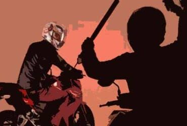 Ilustrasi warga dibacok komplotan tidak dikenal. 